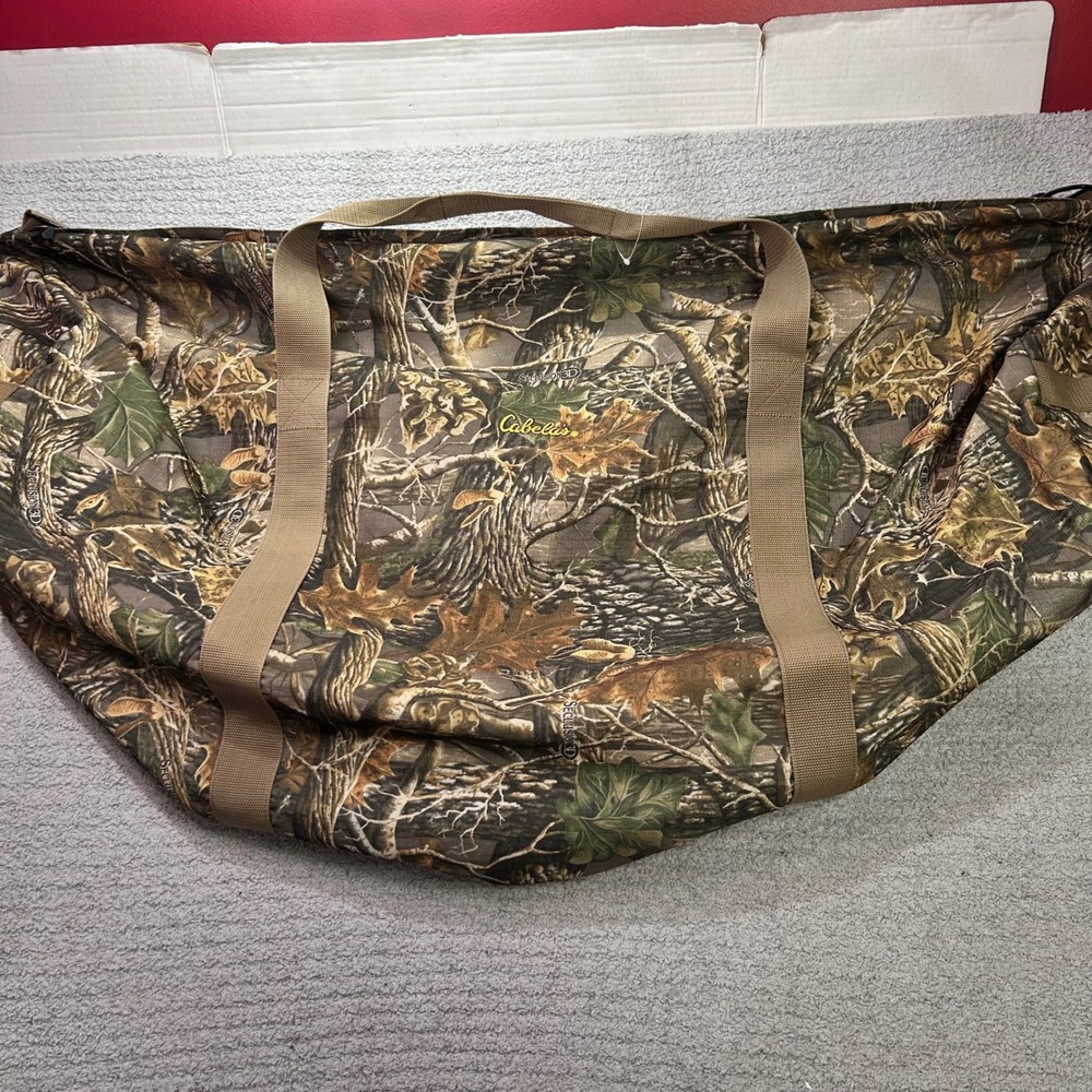 Cabela's Camouflage Duffel Bag
Seclusion 3D Hunting Hiking
Outdoor Travel 42" XL